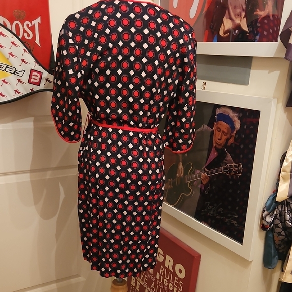 Diane Von Furstenberg Red and Black Geometric Wrap Dress - Picture 4 of 7